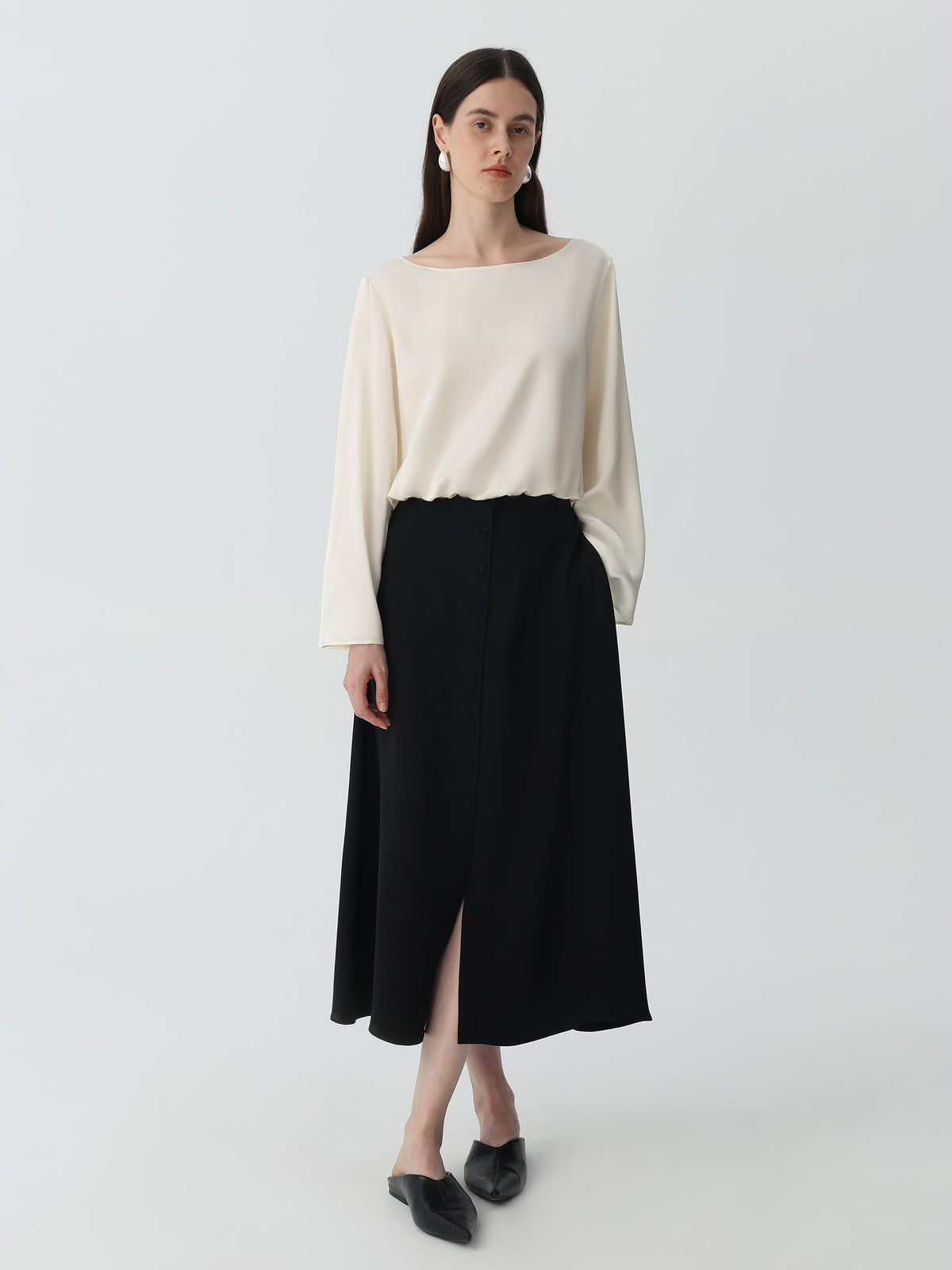 Bell-sleeved top in Silk #color_Cream