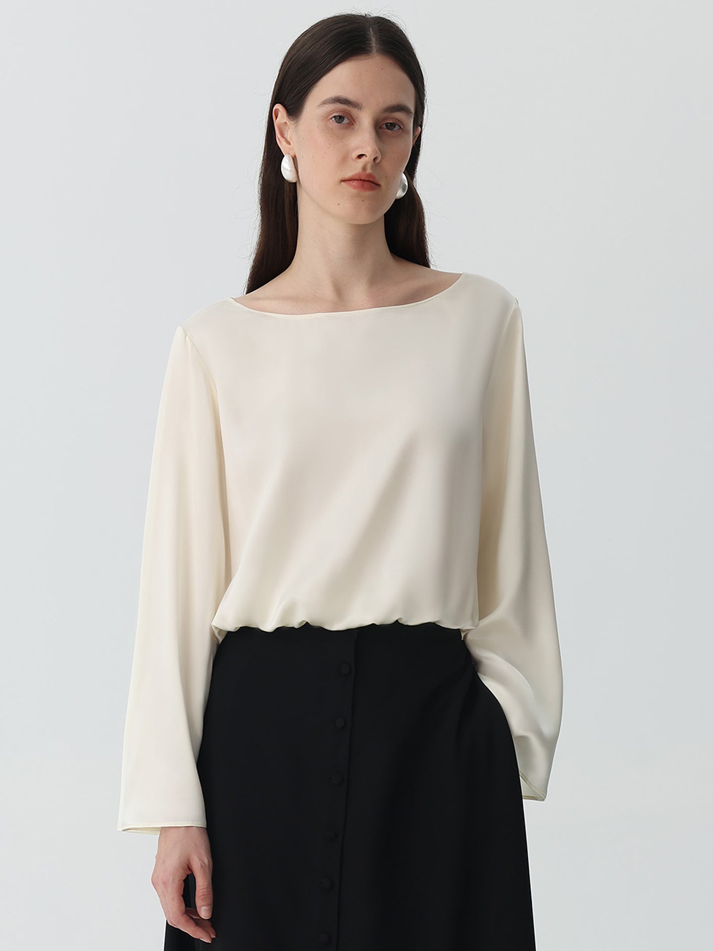 Bell-sleeved top in Silk #color_Cream