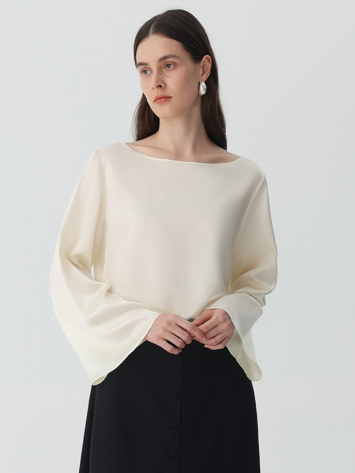 Bell-sleeved top in Silk #color_Cream