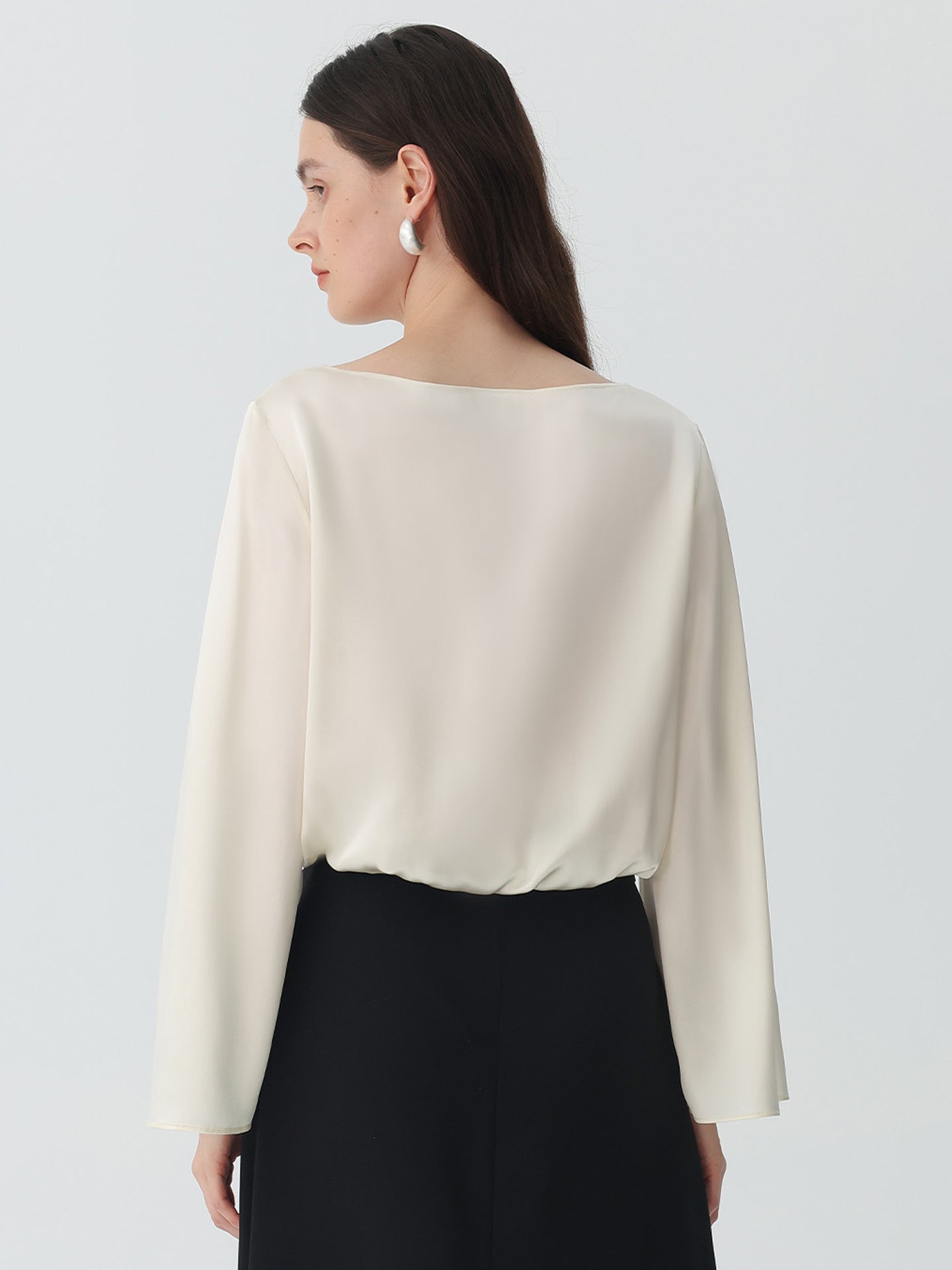 Bell-sleeved top in Silk #color_Cream