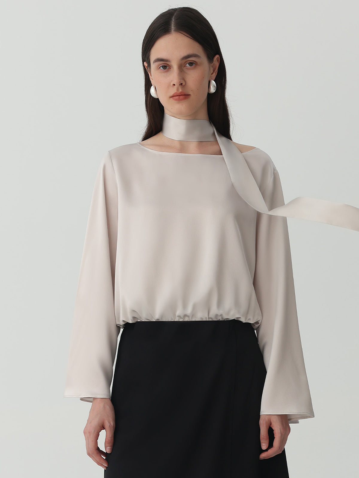 Bell-sleeved top in Silk #color_Light Grey