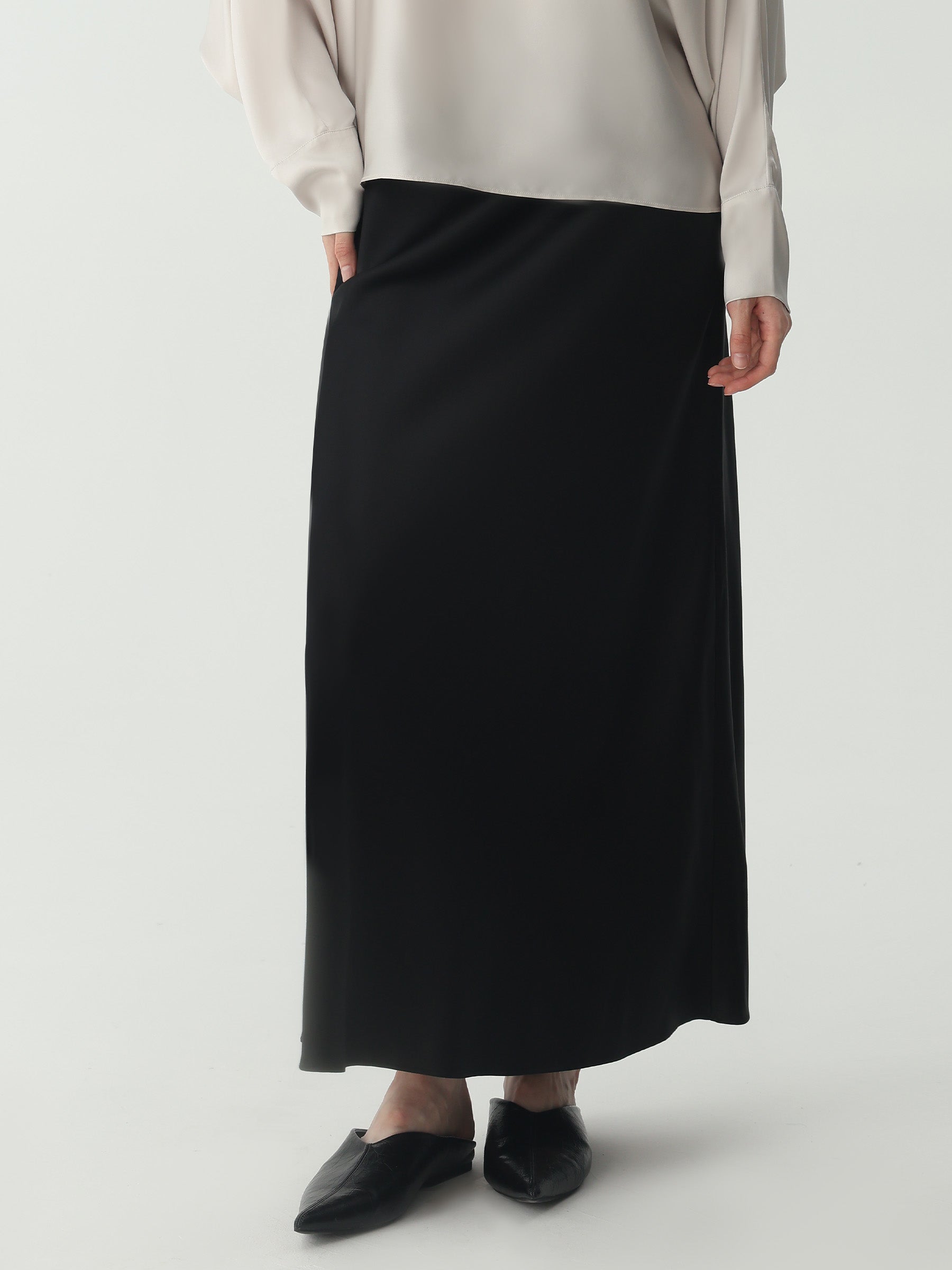 Ankle-length Midi Skirt in Silk #color_Black