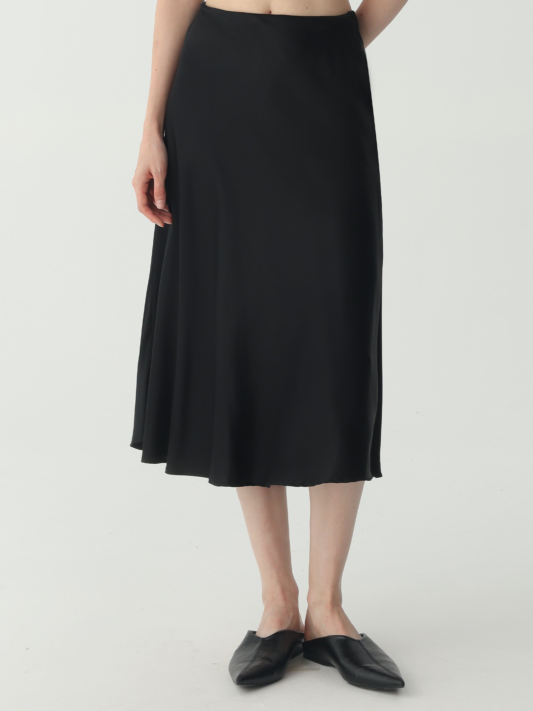 Bias-Cut Silk Skirt #color_Black