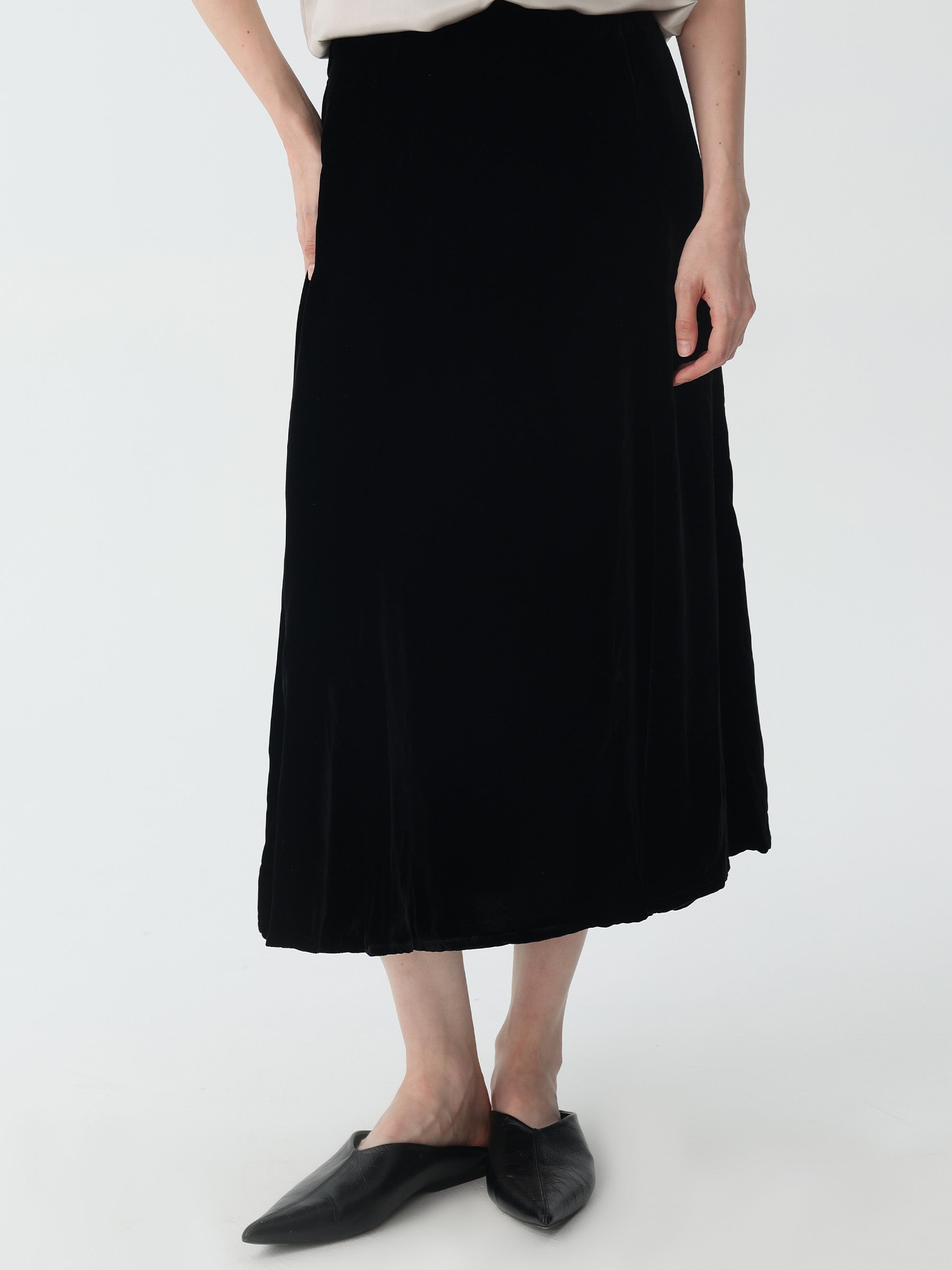 A-Line Midi Skirt in Silk Velvet #color_Black