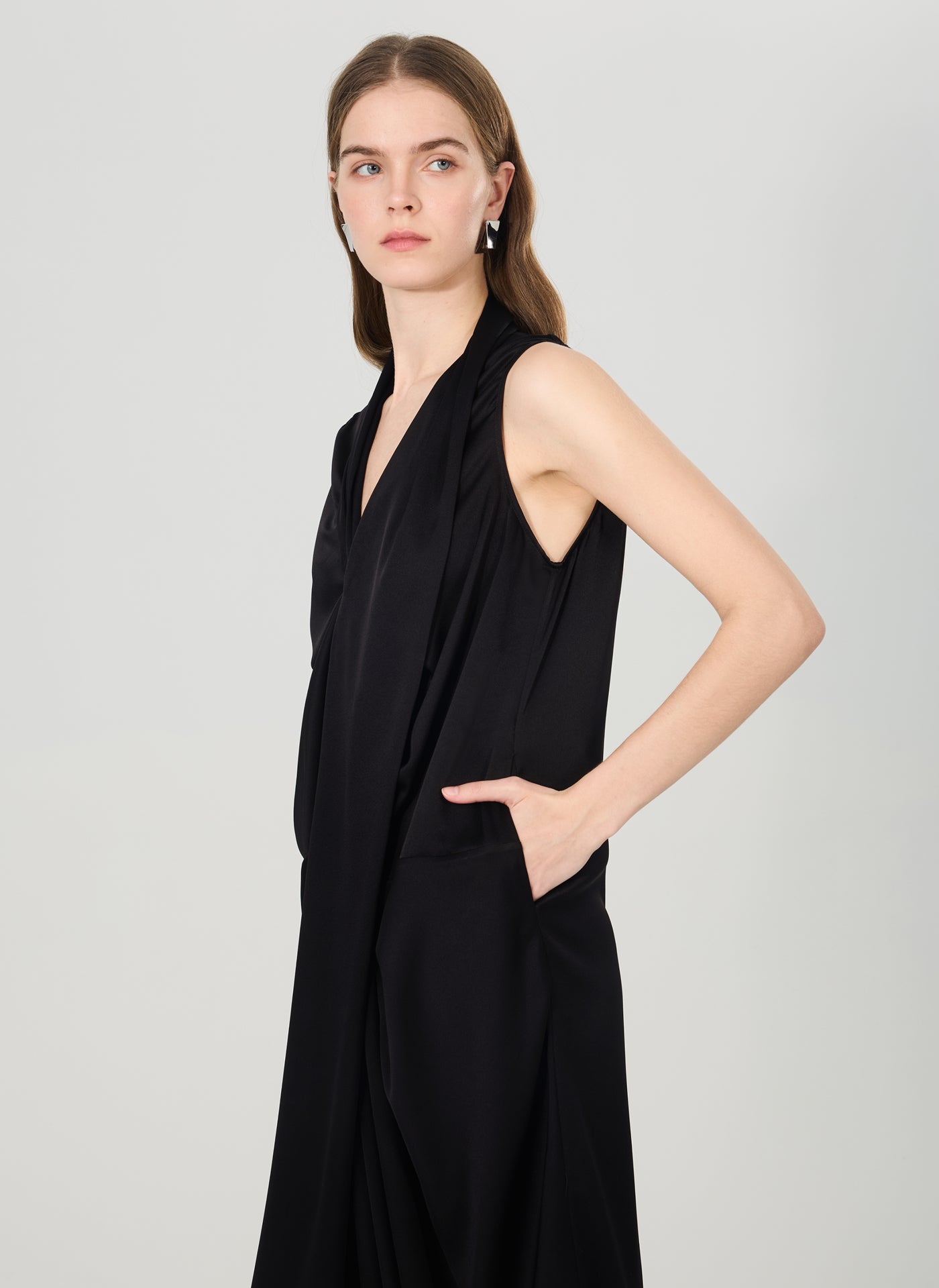 Twist Waist Midi Dress#color_Black