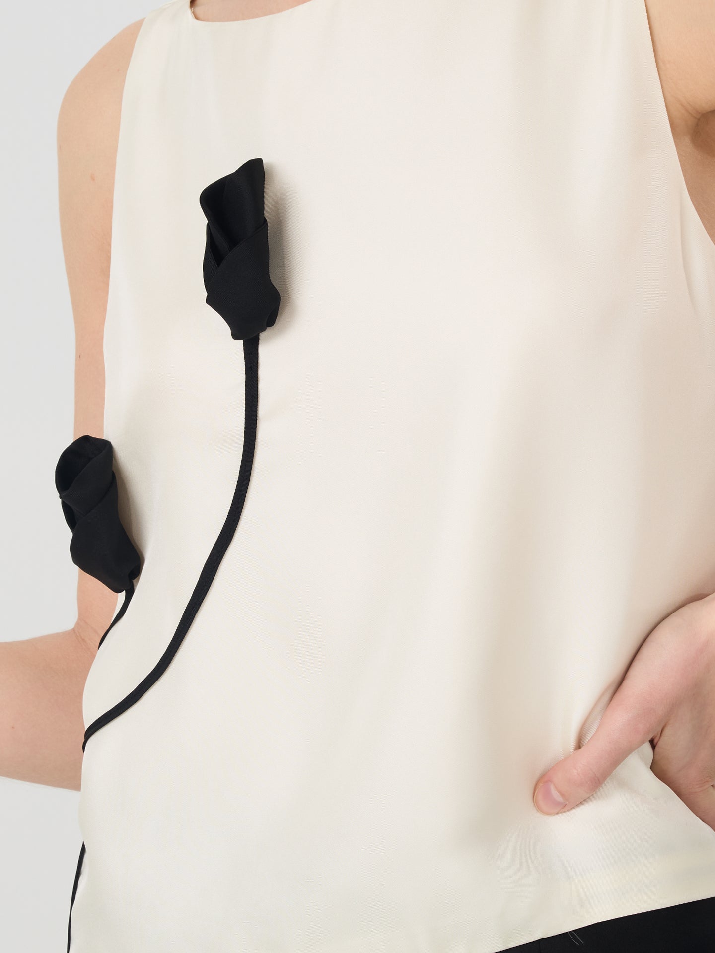 Mulberry Silk Floral Applique Sleeveless Top#color_White
