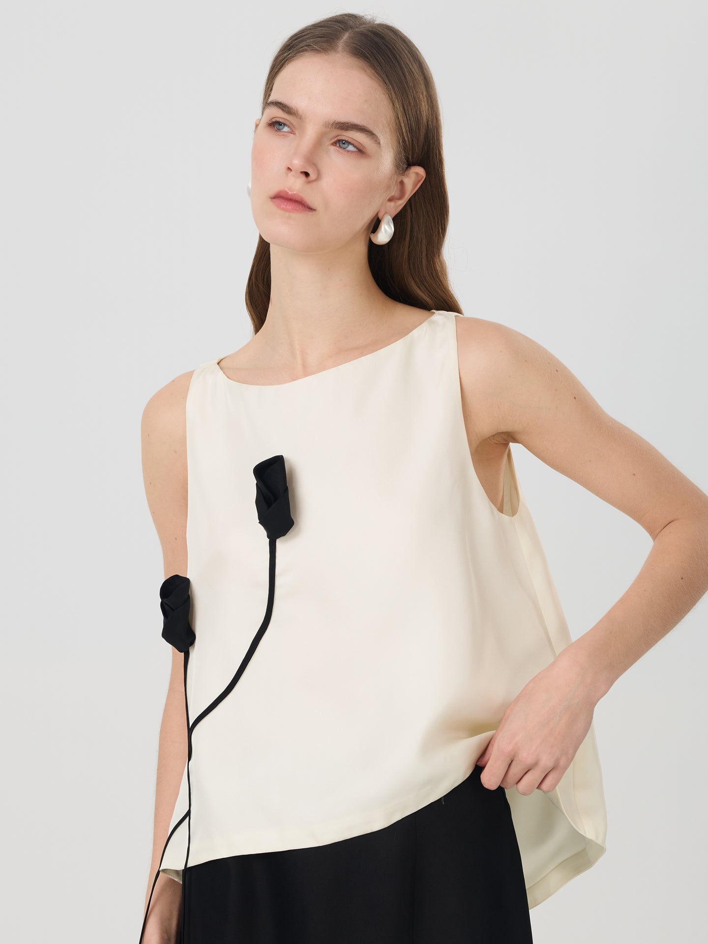 Mulberry Silk Floral Applique Sleeveless Top#color_White