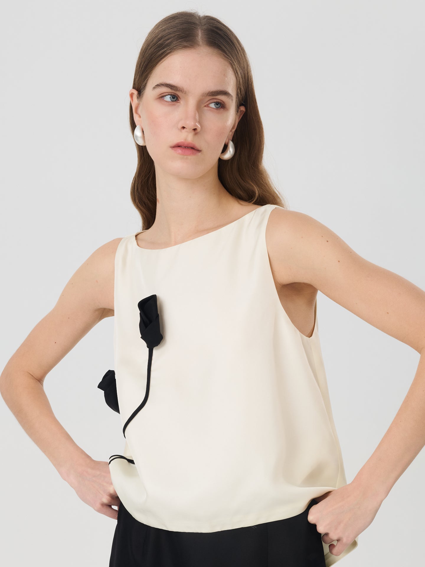 Mulberry Silk Floral Applique Sleeveless Top#color_White