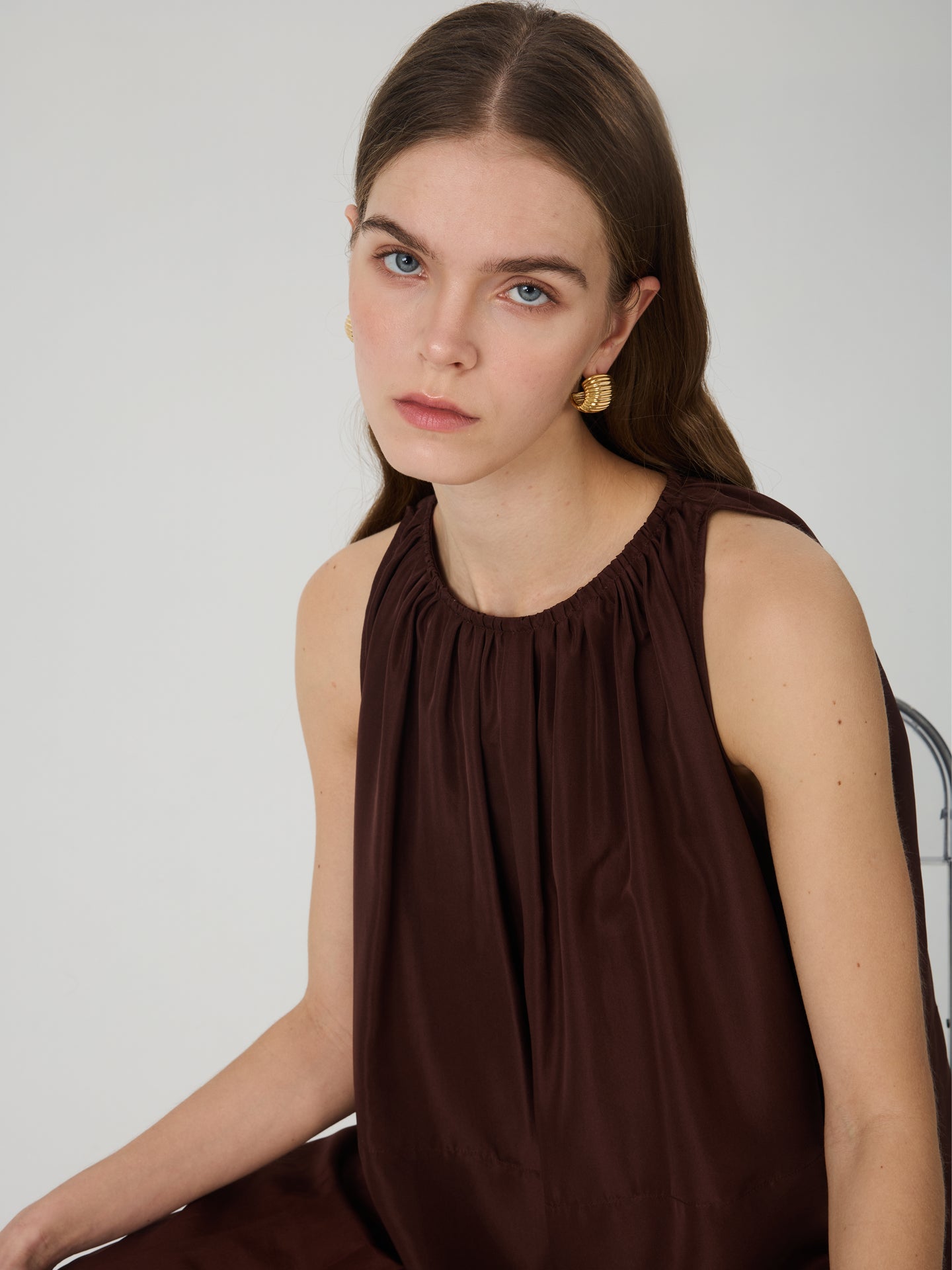 Mulberry Silk Gathered Neck Sleeveless Shirts#color_Chocolate