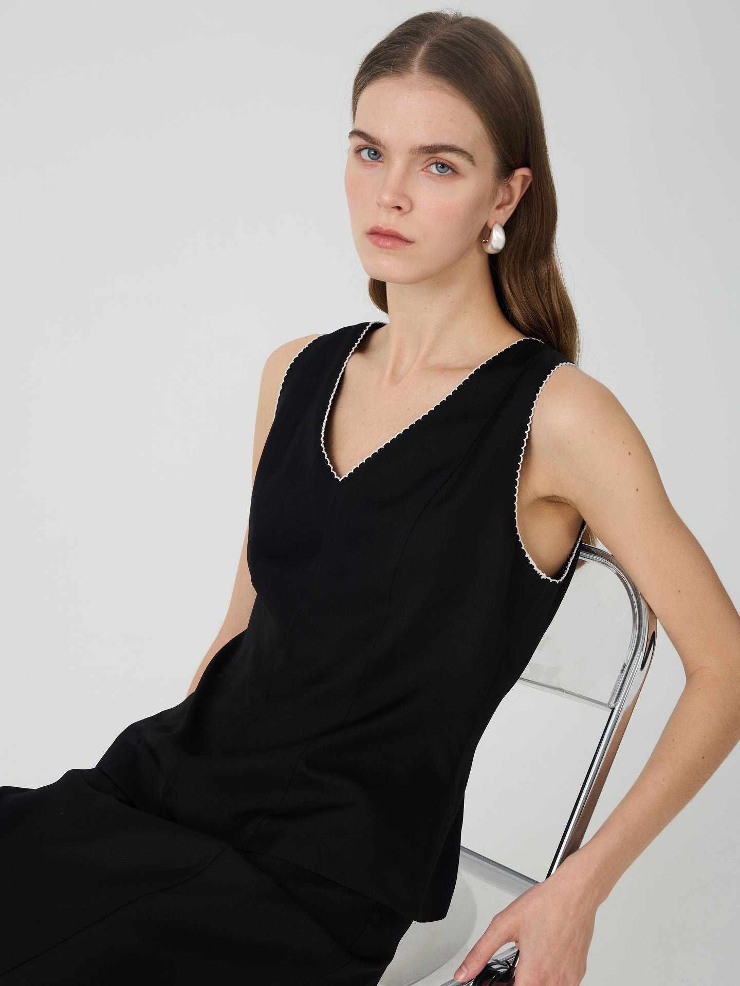 Mulberry Silk V-Neck Sleeveless Top#color_Black