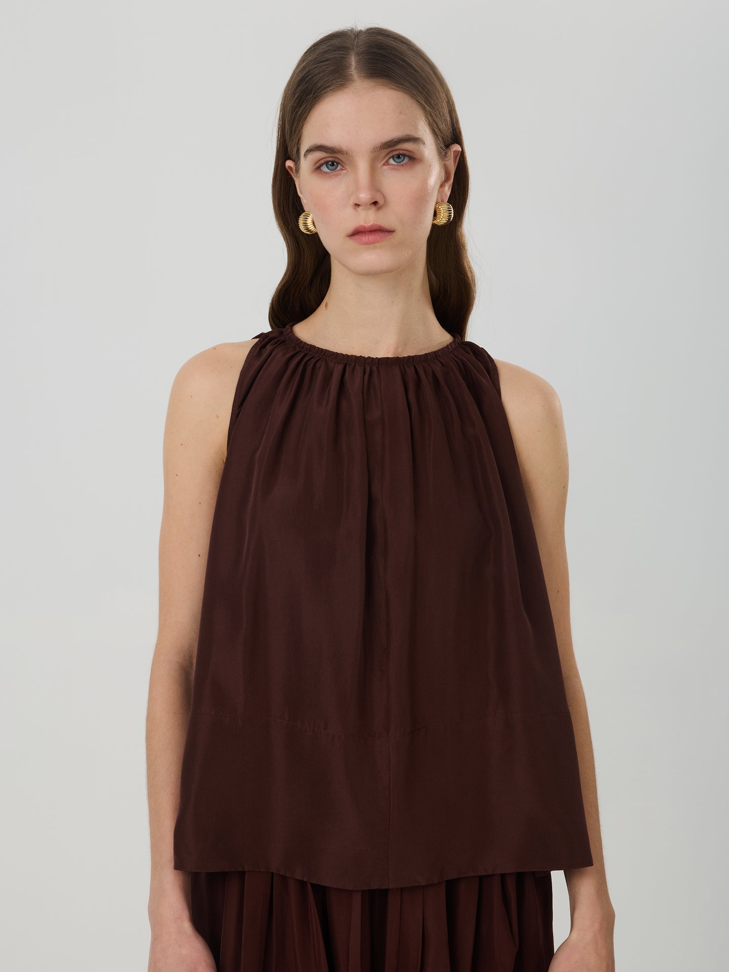 Mulberry Silk Gathered Neck Sleeveless Shirts#color_Chocolate