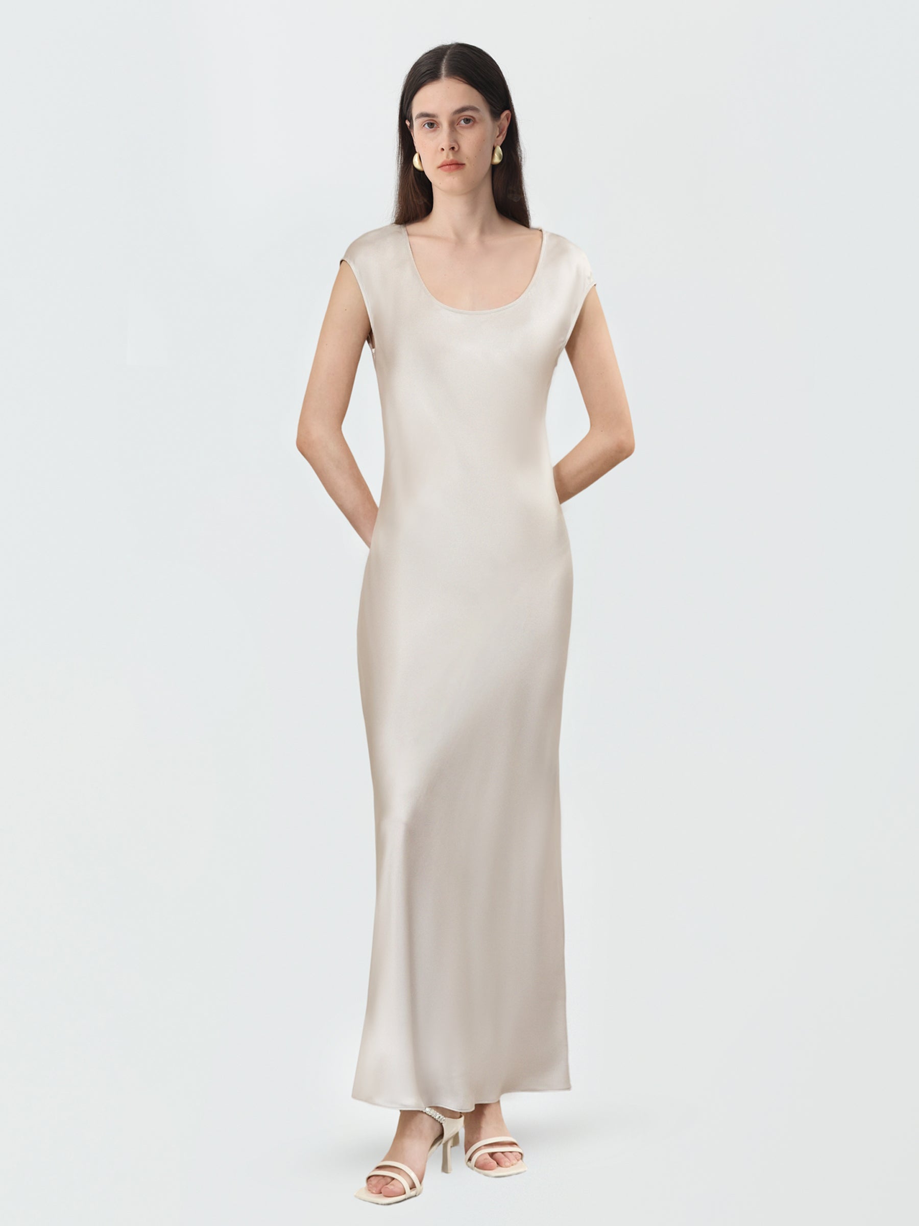 #Color_Soft Gray White