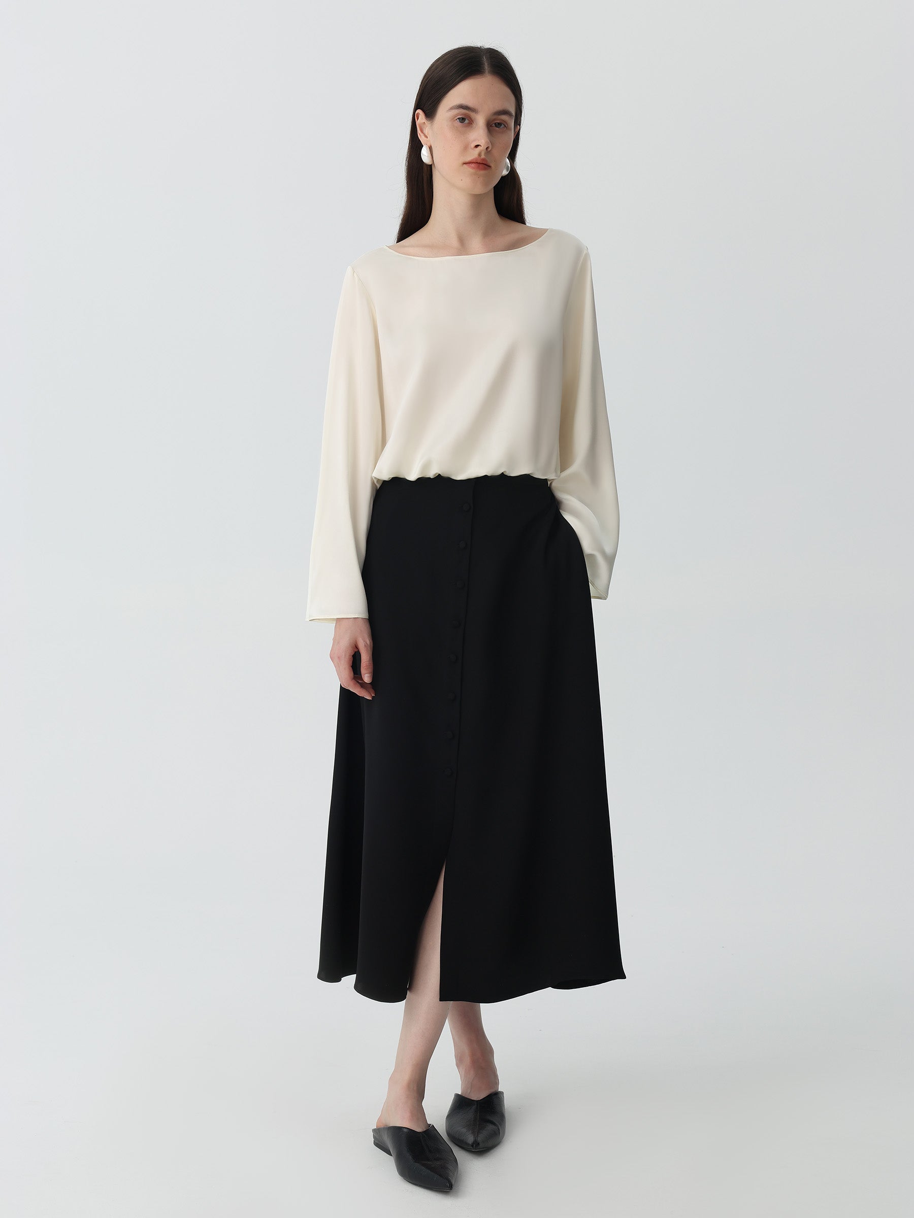 Bell-sleeved top in Silk #color_Pear White