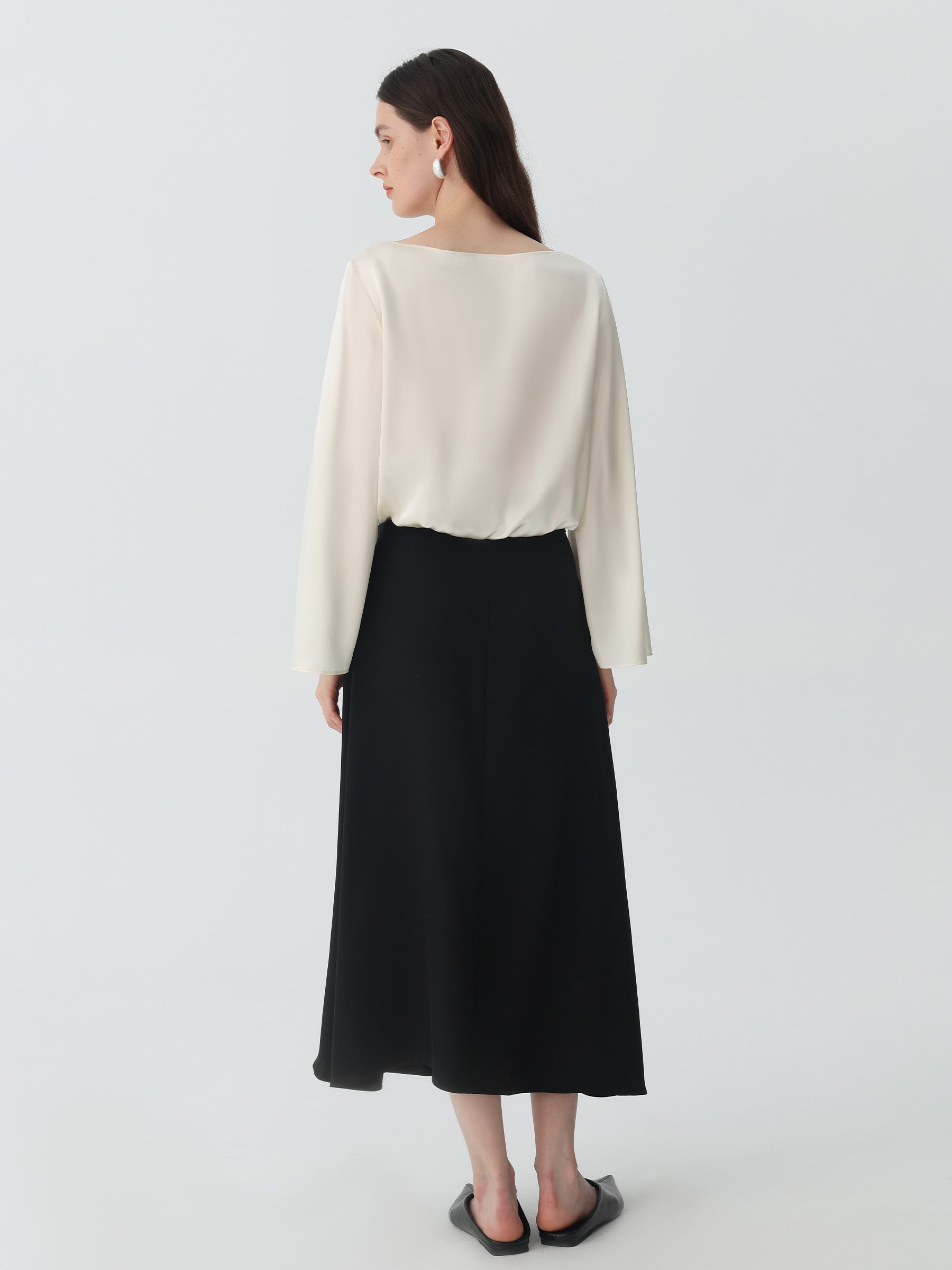 Bell-sleeved top in Silk #color_Pear White