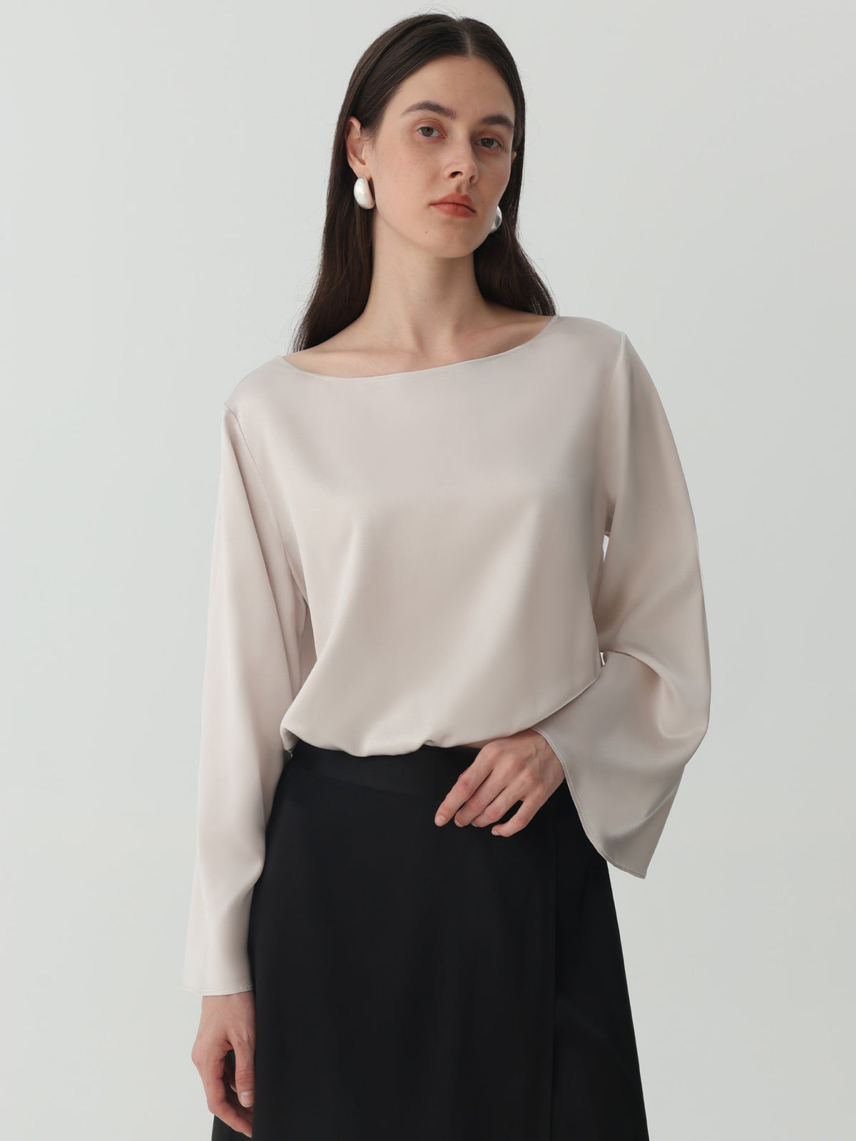 Bell-sleeved top in Silk #color_Light Grey