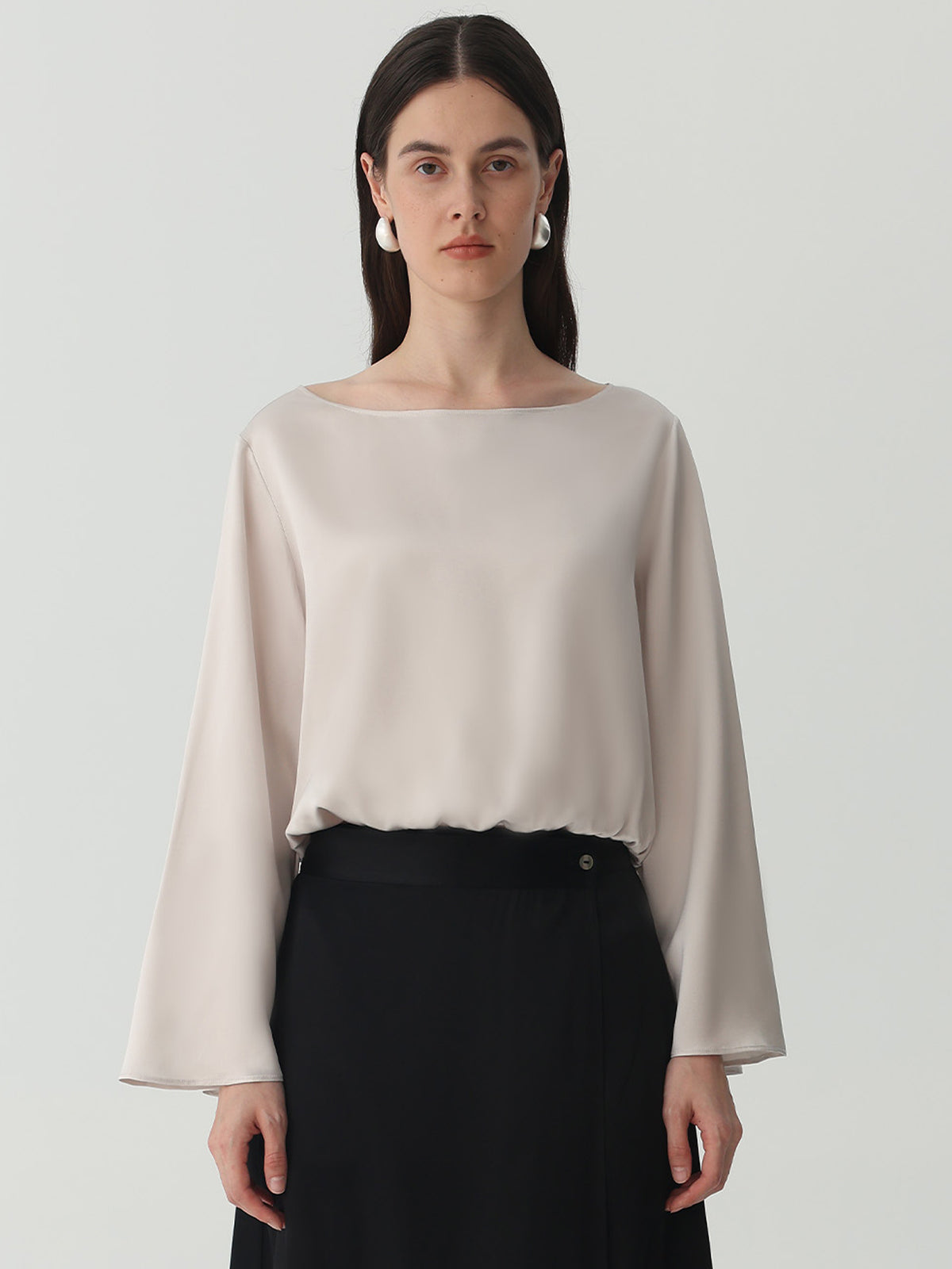 Bell-sleeved top in Silk #color_Light Grey