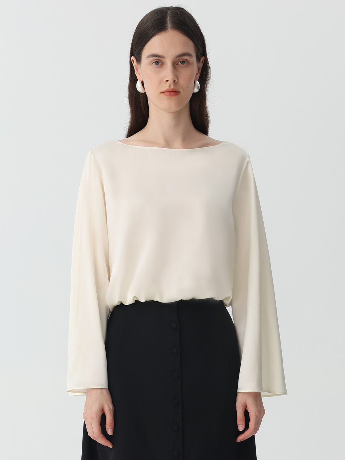 Bell-sleeved top in Silk #color_Cream