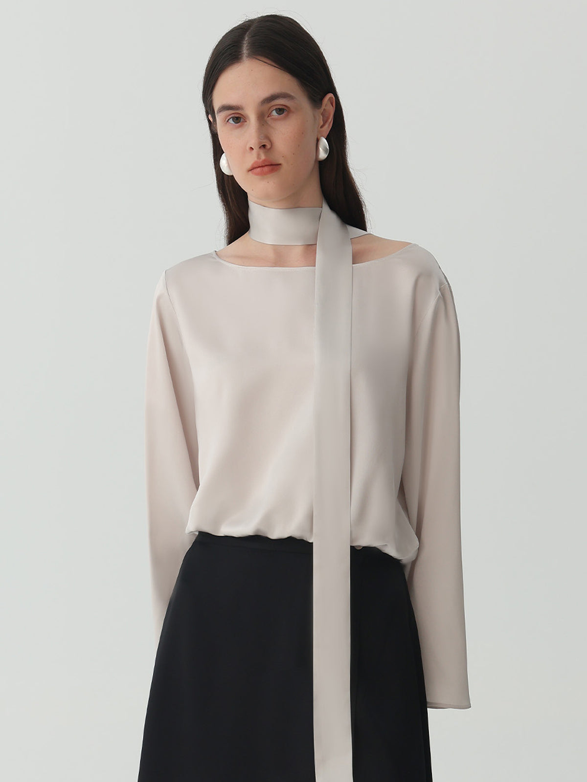 Bell-sleeved top in Silk #color_Light Grey