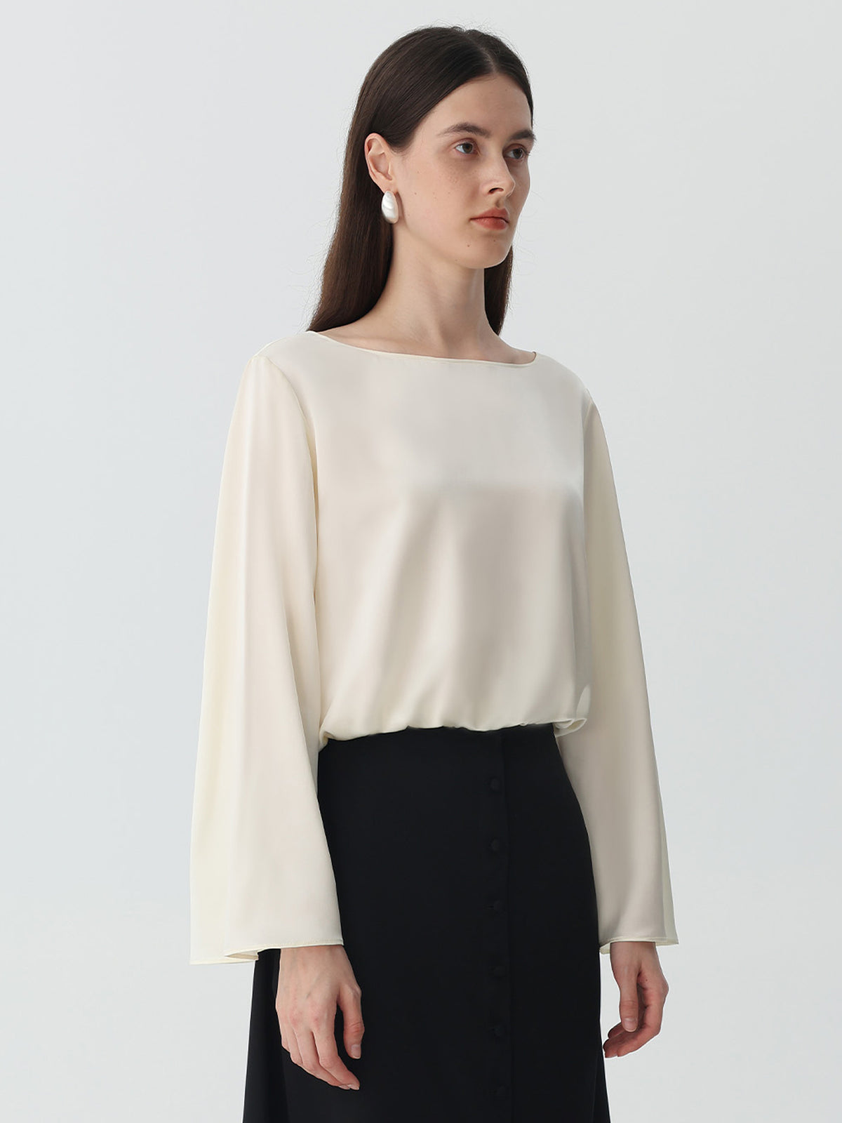 Bell-sleeved top in Silk #color_Cream