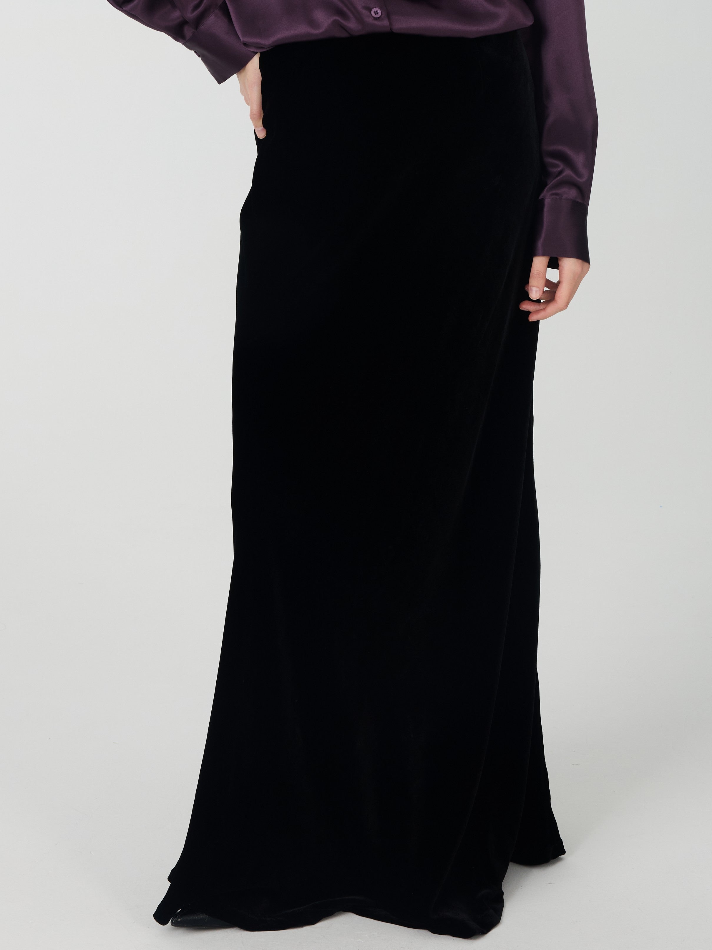 Silk Velvet Maxi Skirt#color_Black