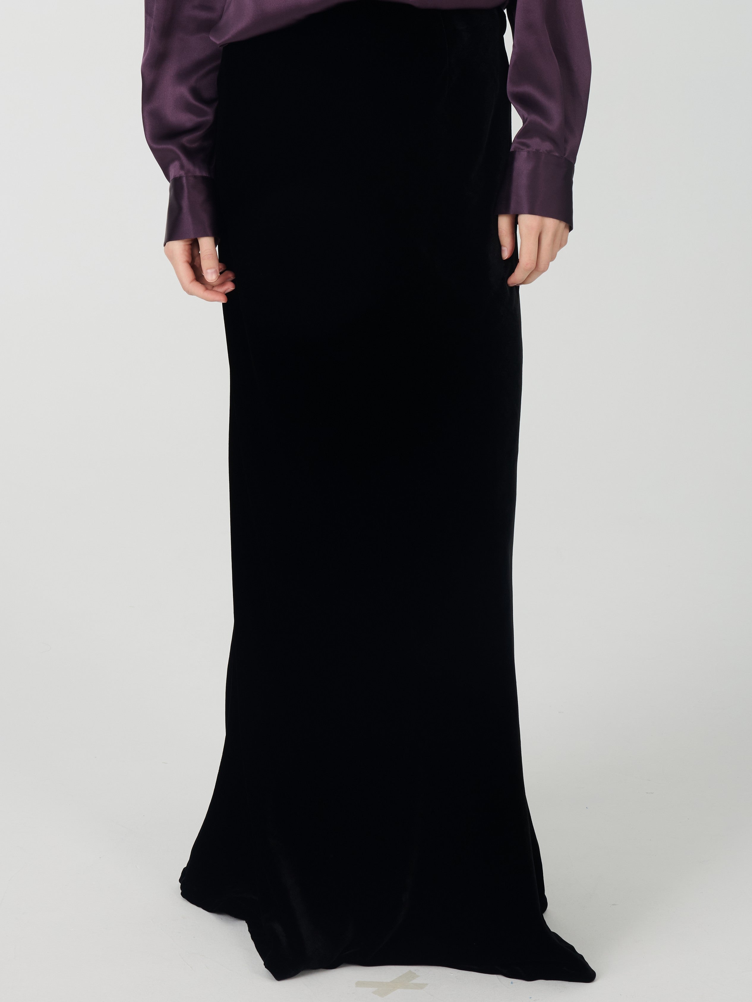 Silk Velvet Maxi Skirt#color_Black