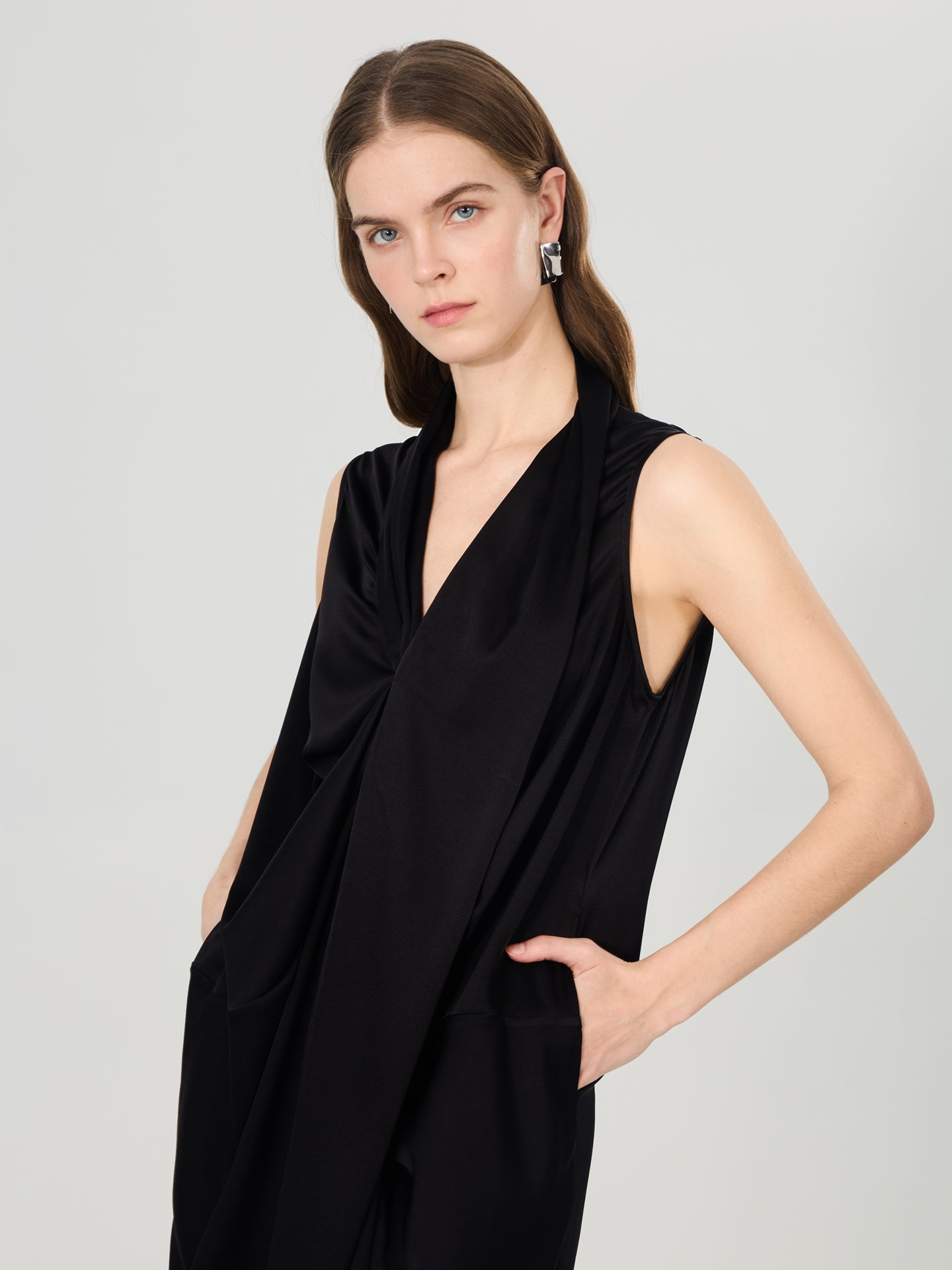 Twist Waist Midi Dress#color_Black
