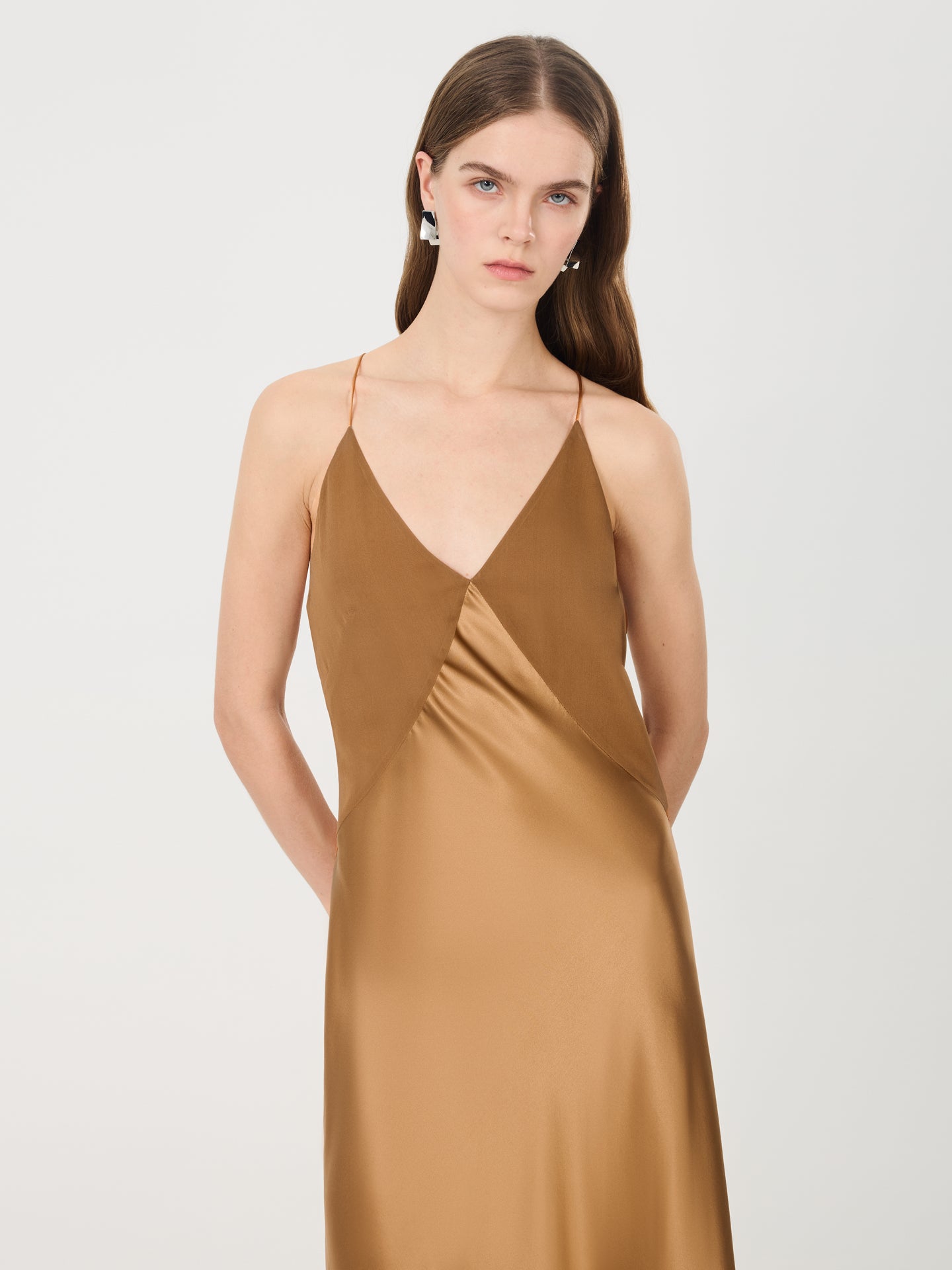 Mulberry Silk Slip Dress with Cross-Back Strapss#color_Caramel