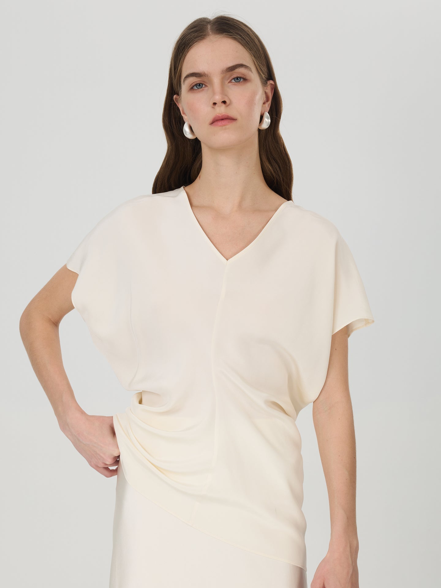 Mulberry Silk V-Neck Ruched Twist Top#color_Ivory White