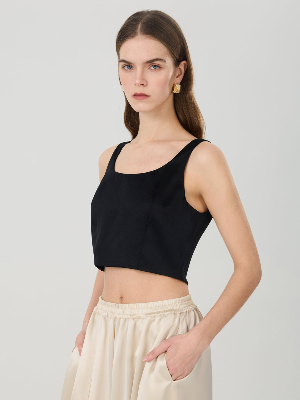 Silk Cropped Tank Top#color_Black