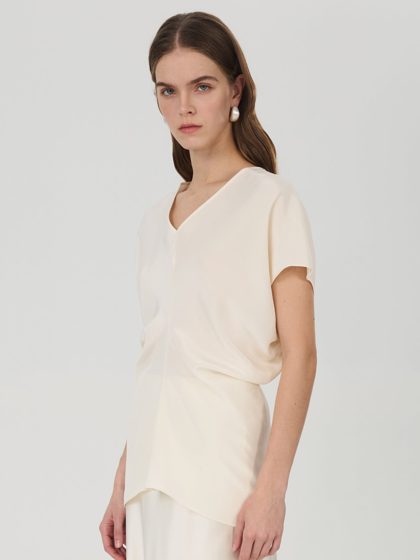 Mulberry Silk V-Neck Ruched Twist Top#color_Ivory White