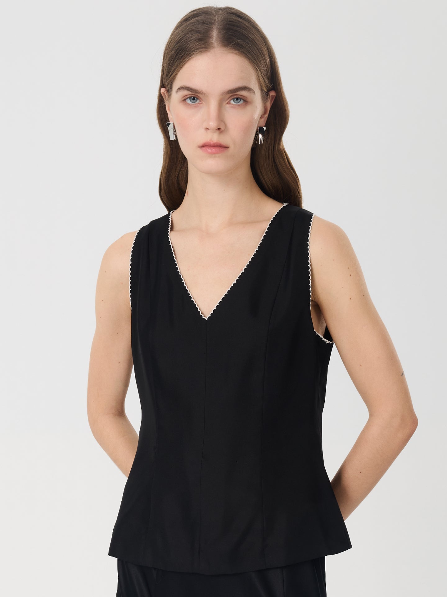 Mulberry Silk V-Neck Sleeveless Top#color_Black