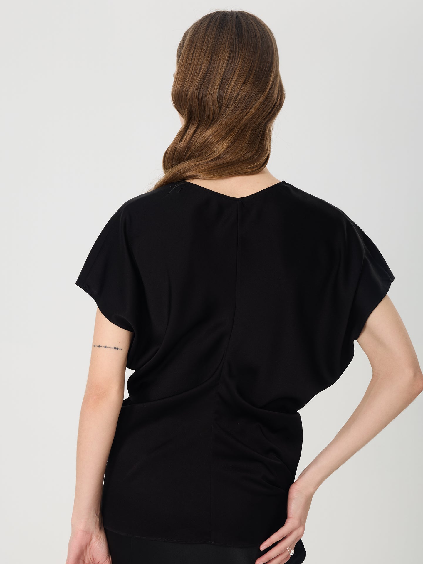 Mulberry Silk V-Neck Ruched Twist Top#color_Black