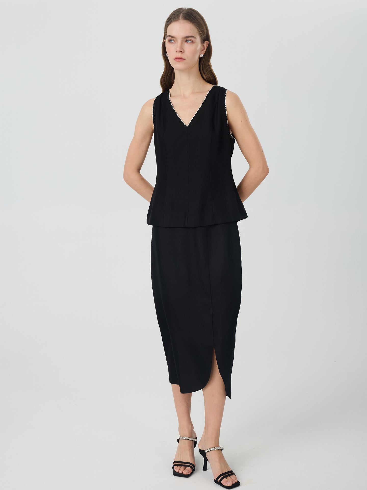 Mulberry Silk V-Neck Sleeveless Top#color_Black