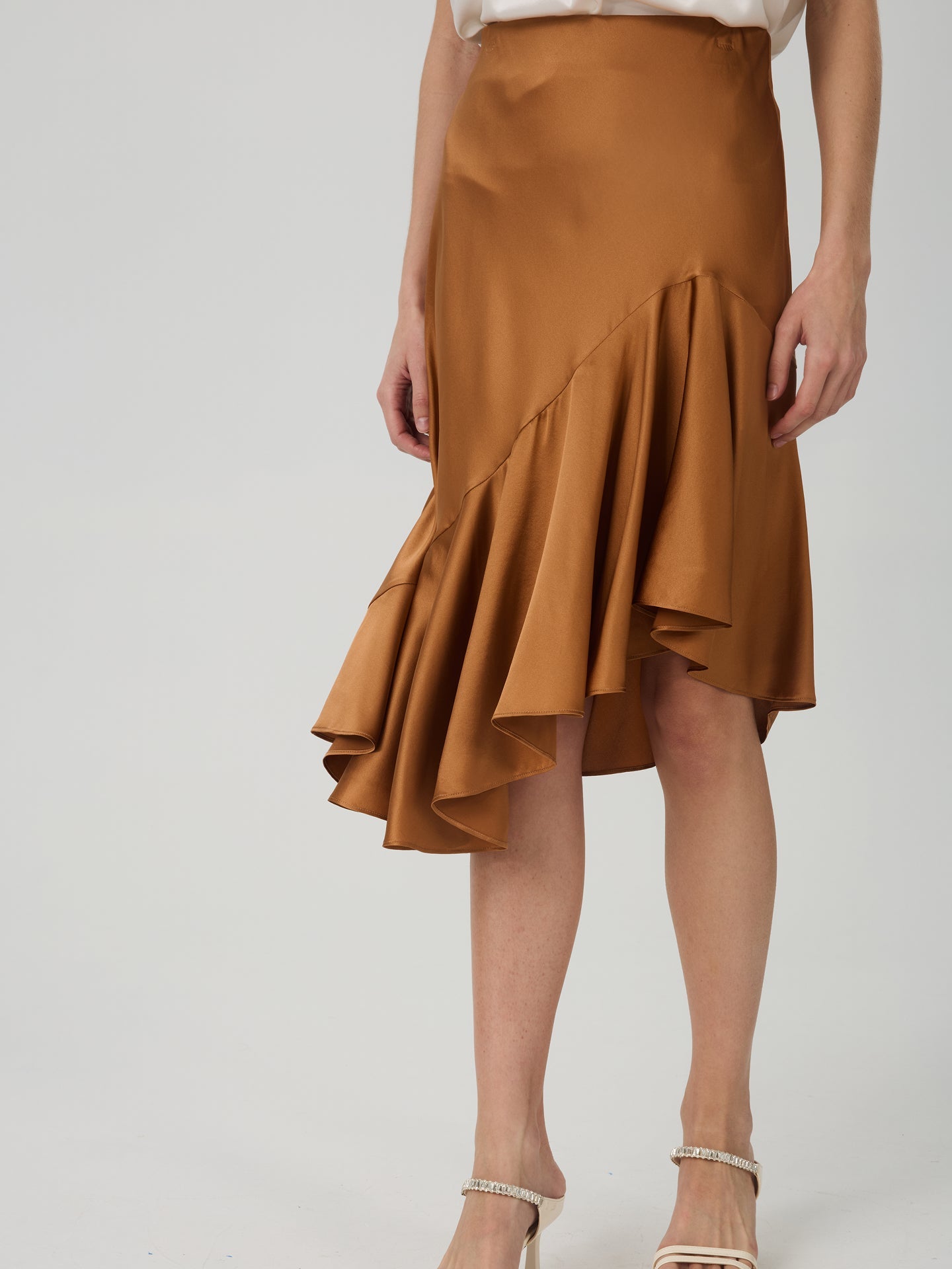 22 Momme Silk Asymmetrical Ruffle Midi Skirt#color_Caramel