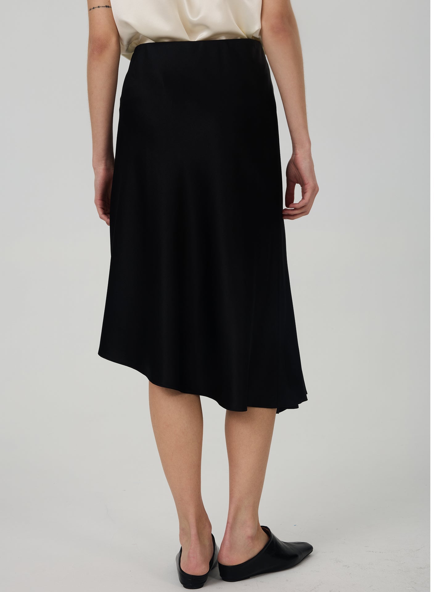 22 Momme Silk Asymmetrical Ruffle Midi Skirt#color_Black