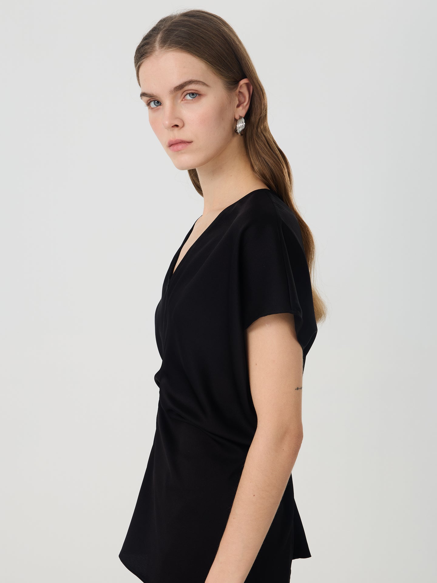 Mulberry Silk V-Neck Ruched Twist Top#color_Black